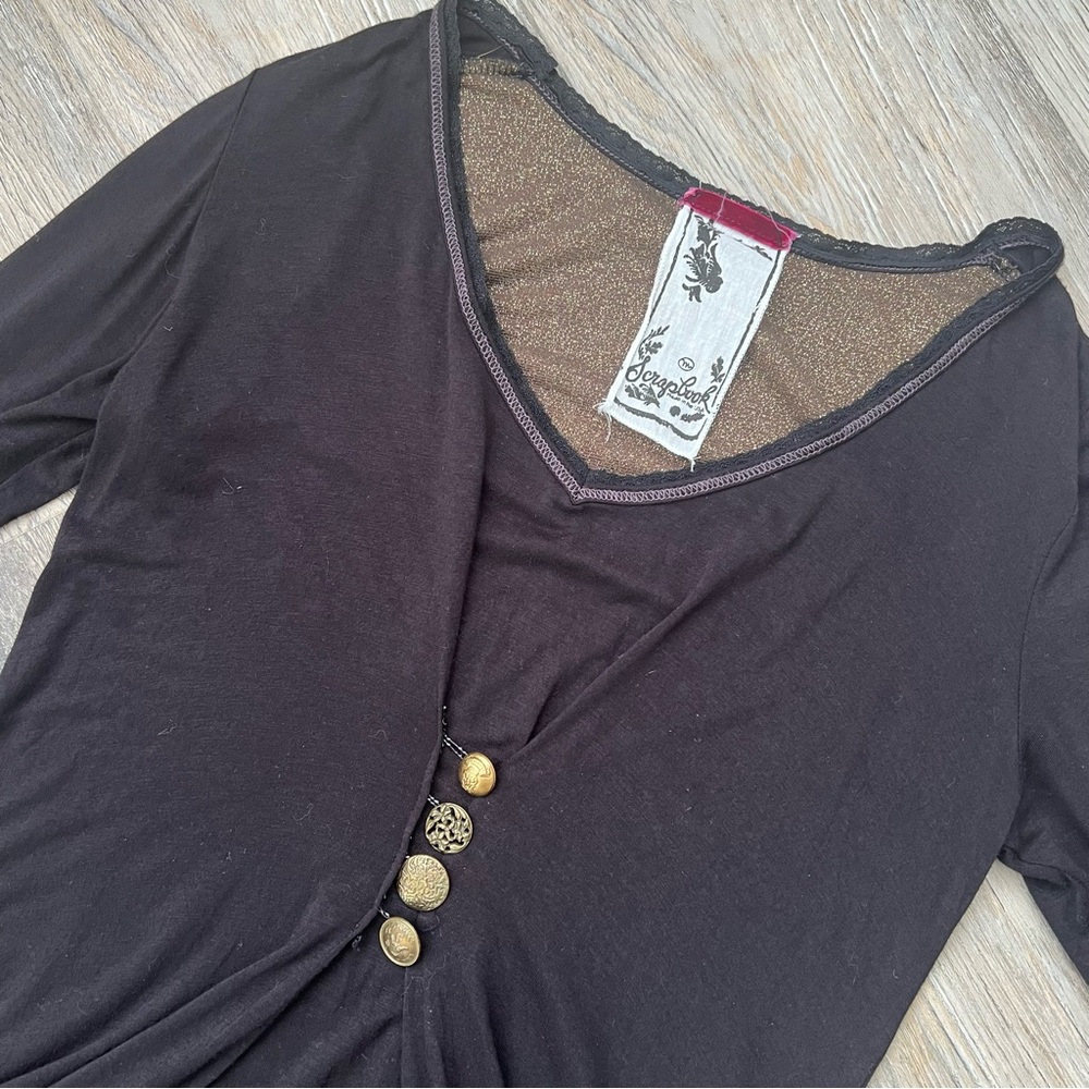 Scrapbook button v-neck l/s lace sleeve top - Picture 3 of 8